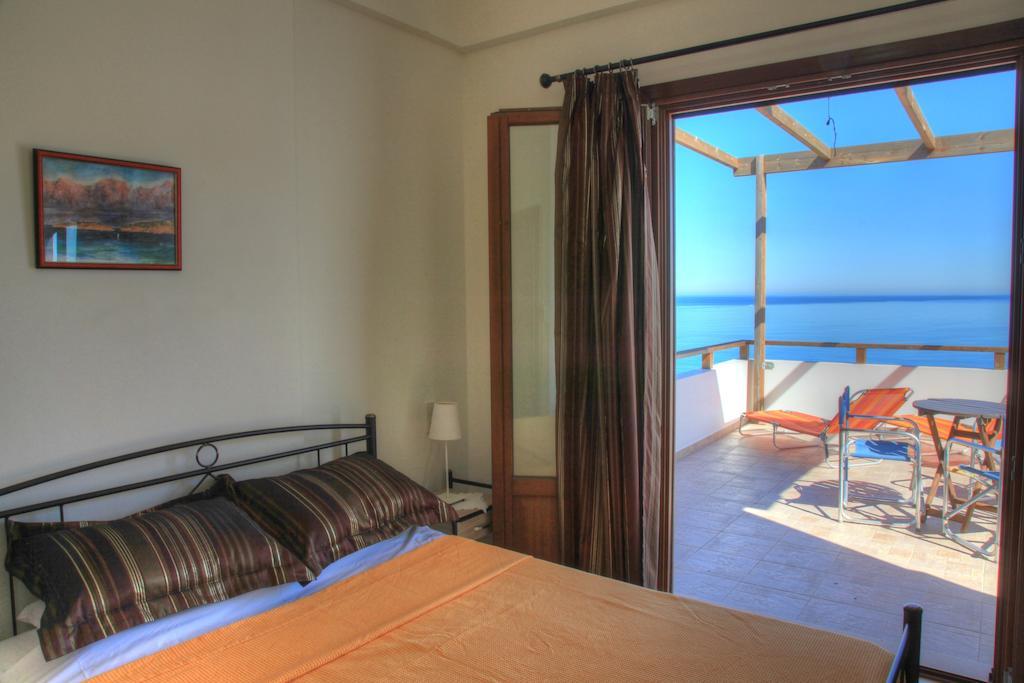 Anemos-Halcyon-Eirene Villa Mochlos Room photo